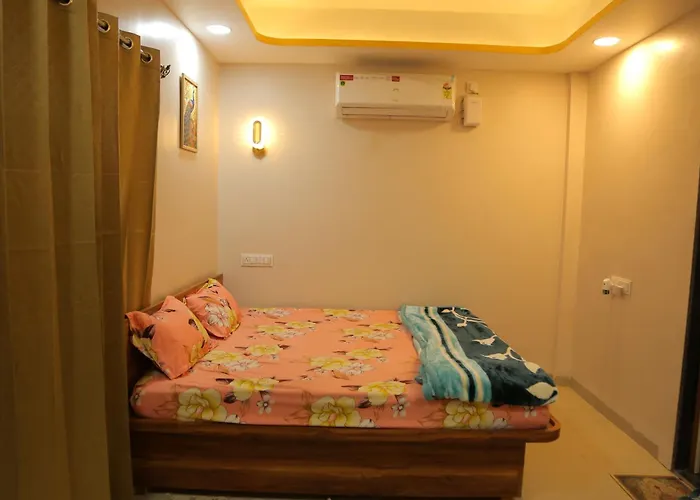 Param Shivaom Family Homestay